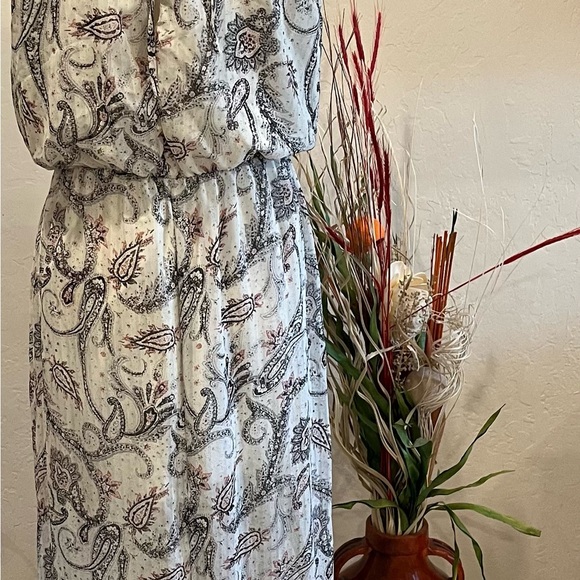 🆕Gorgeous Pasley Print Singed Waiste Key Hole Front Tied Neck Slit Long Dress💙 - Picture 3 of 7